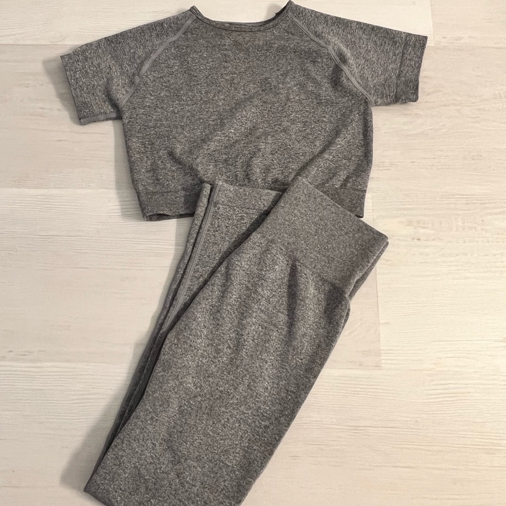 GRAY AMAZON WORKOUT SET